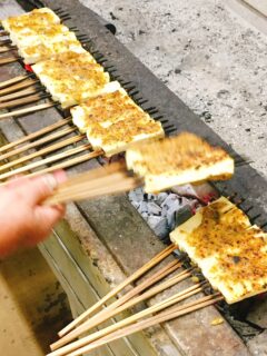 ずーっと炭で焼いています【見付屋の『とうふ田楽』】